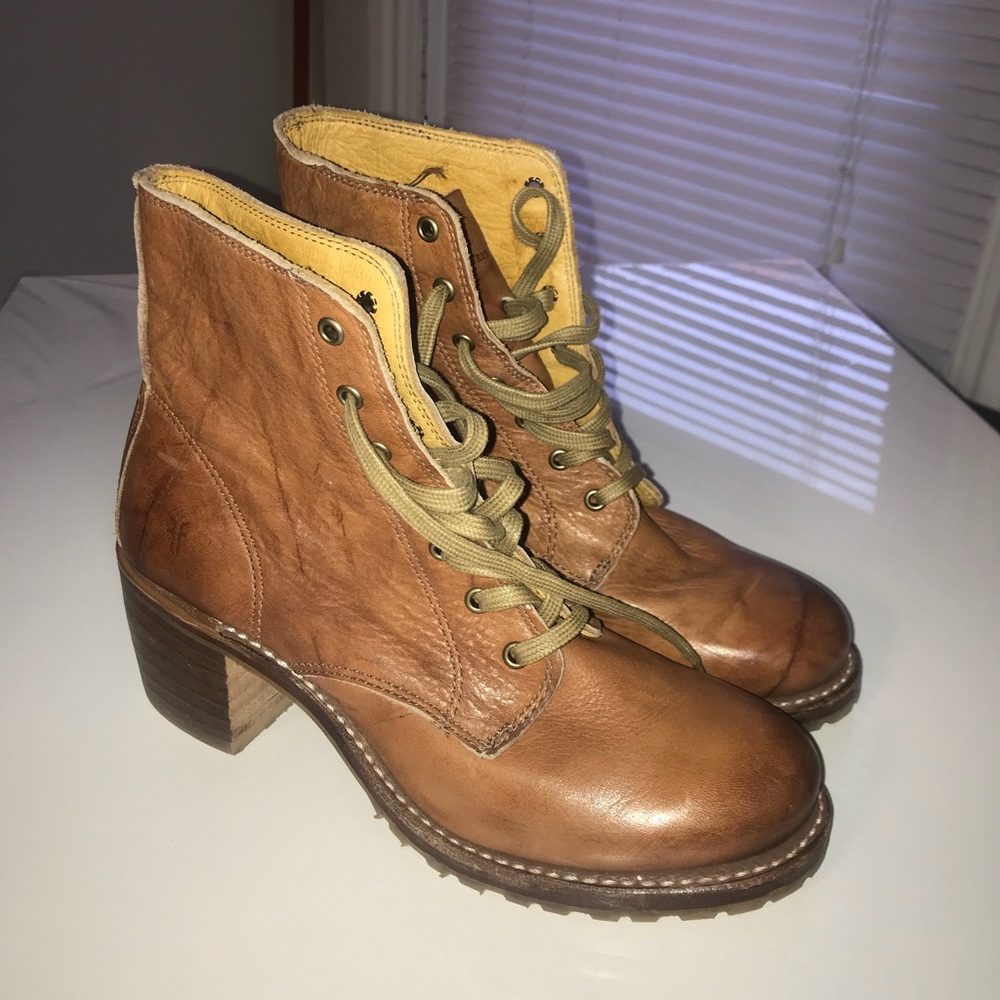 FRYE Sabrina 6G Lace-Up Boot